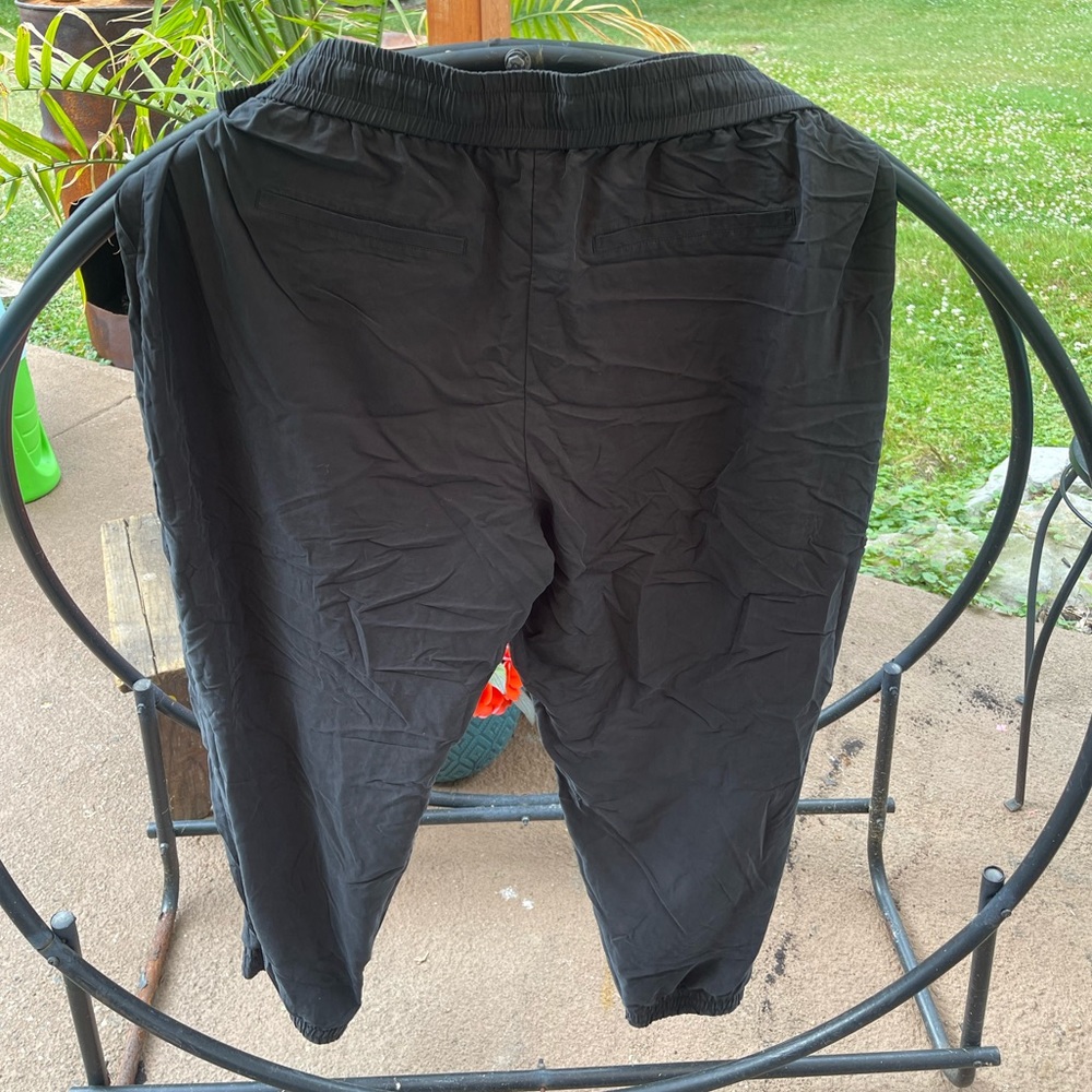 Express crop joggers!